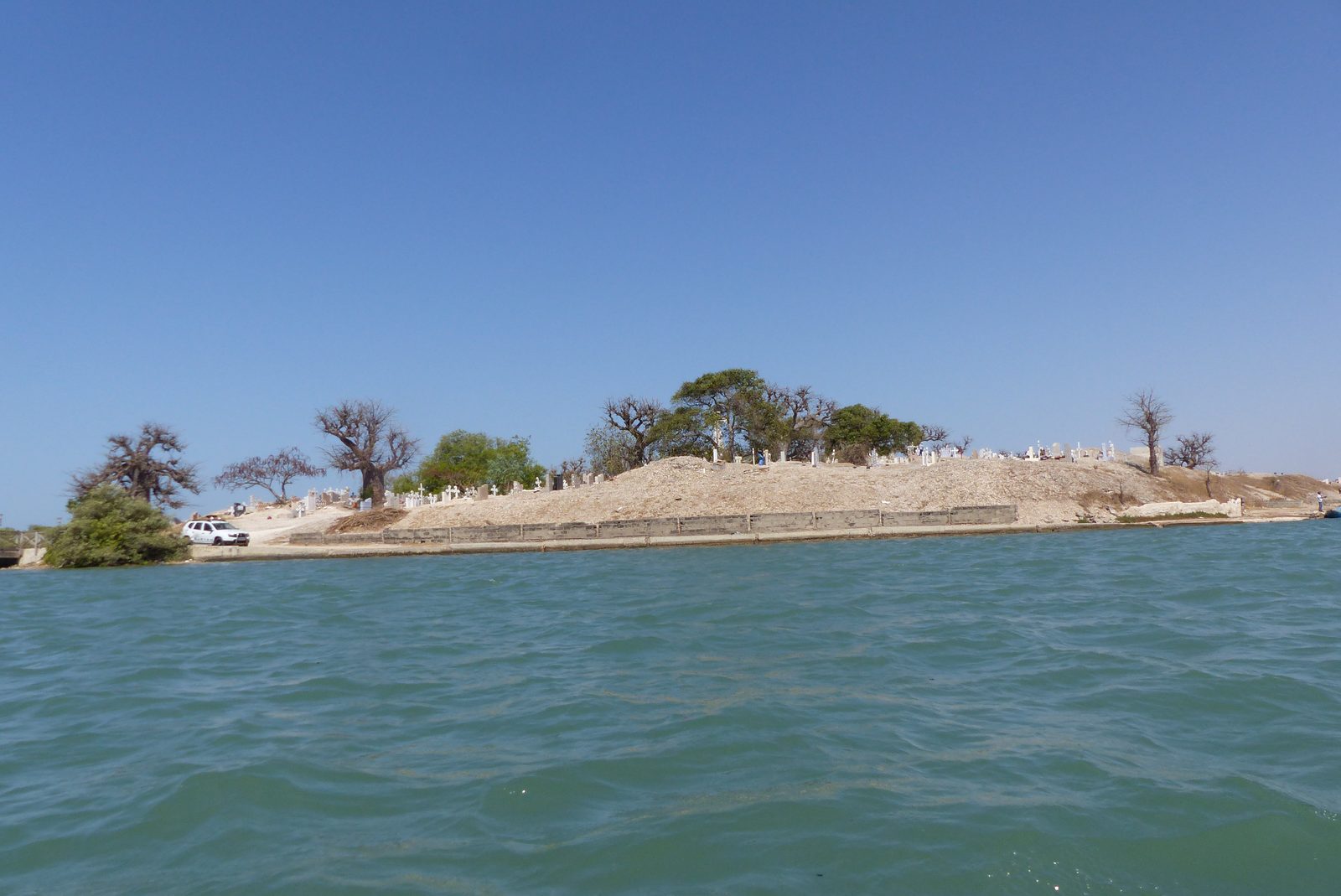 Île aux coquillages, Sénégal — baobabs et cimetière