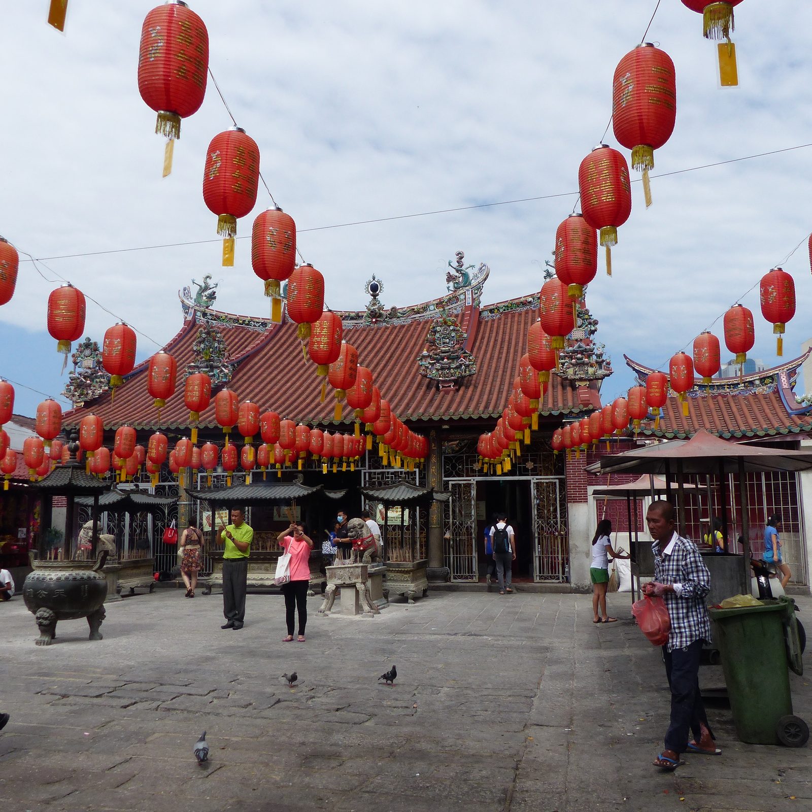 Temple de Penang avec lanternes rouges, George Town, Malaisie