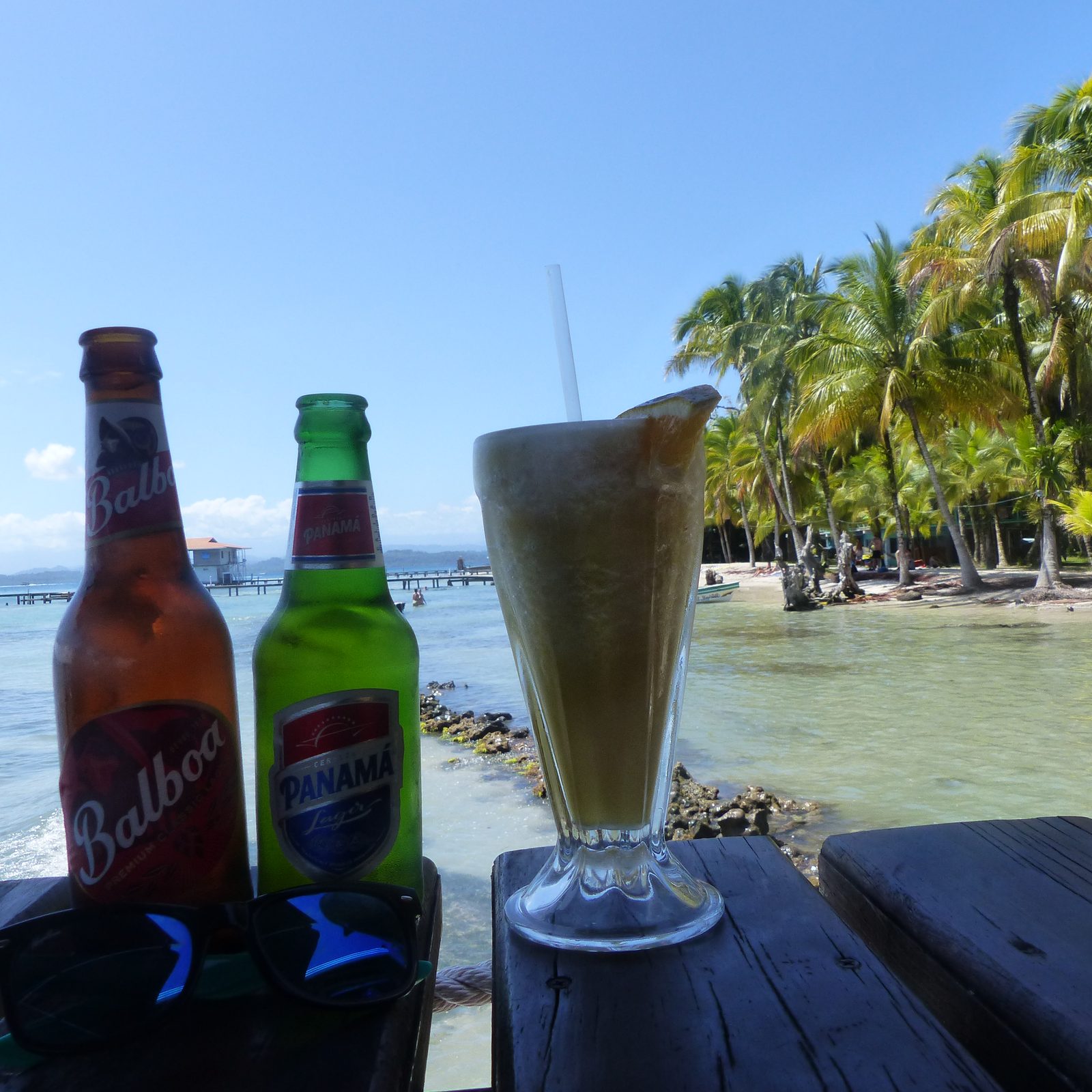 Ambiance Bocas del Toro, Panama — bières Balboa et vue sur les Caraïbes